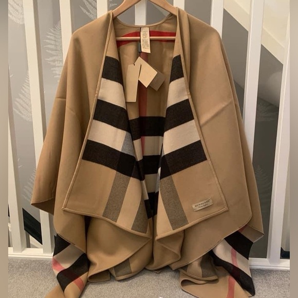 Burberry Charlotte Cape in Camel - Picture 6 of 6